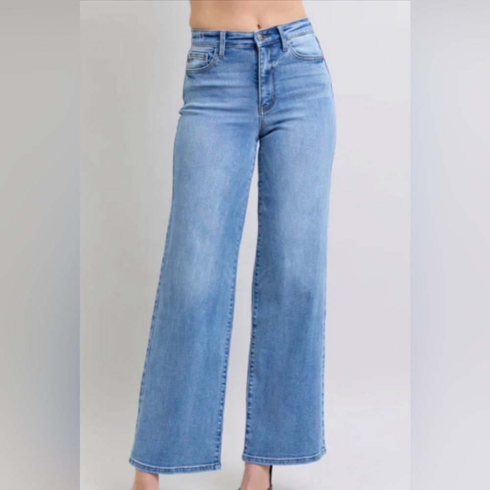 High Waist Vintage Retro Wide Leg Judy Blue Jeans
Size 20